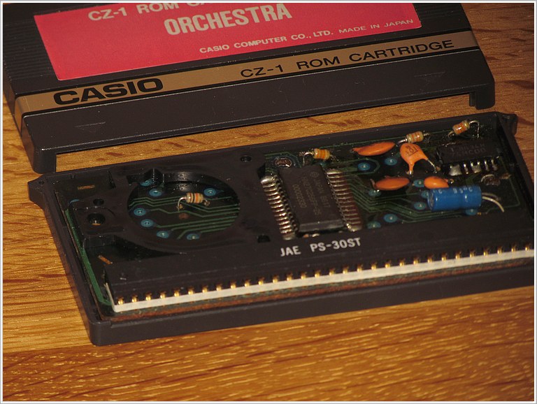 Casio CZ-1 cartridge inside